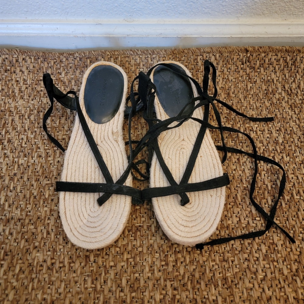 Banana Republic Black and Cream Sandals